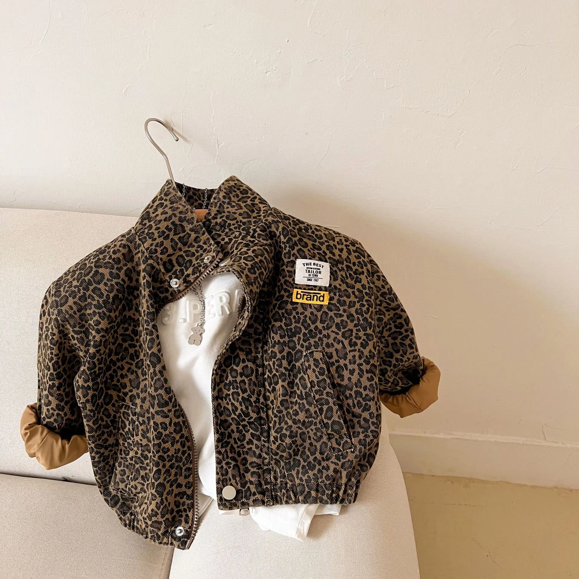 Mini Fashion – Robusto y confortable – Chaqueta con estampado de leopardo